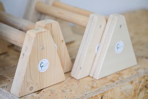 Advanced calisthenics movements and progressive skill training