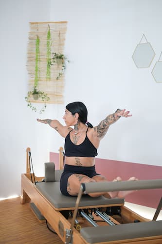 Bodyweight training and calisthenics skill progression